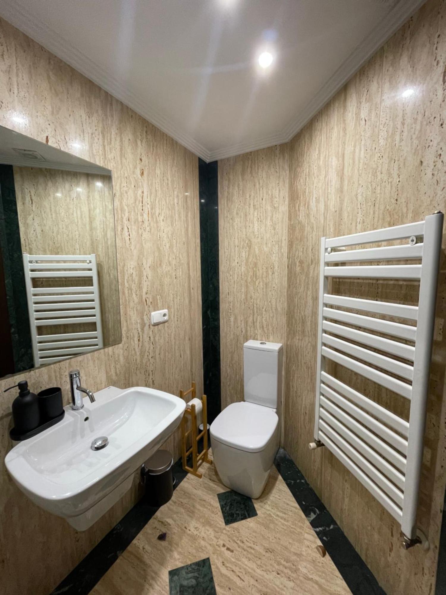 Atuaire Home Vivienda B Luminosa Parking Incluido En Plena Calle Comercial Burgo Extérieur photo